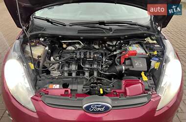Хетчбек Ford Fiesta 2011 в 