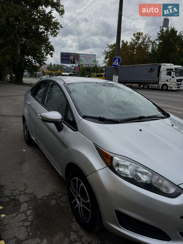 Седан Ford Fiesta 2014 в Николаеве