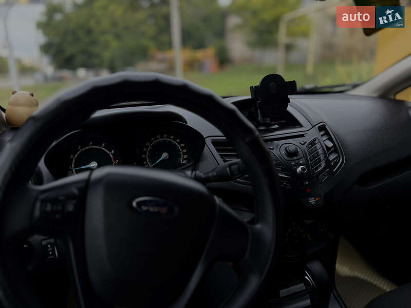 Седан Ford Fiesta 2014 в Николаеве