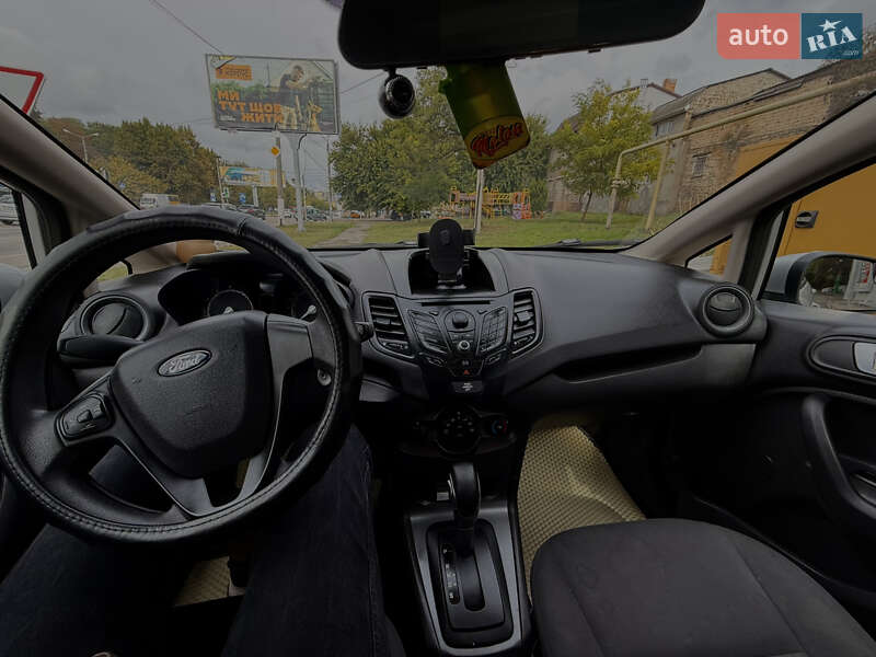 Седан Ford Fiesta 2014 в Николаеве