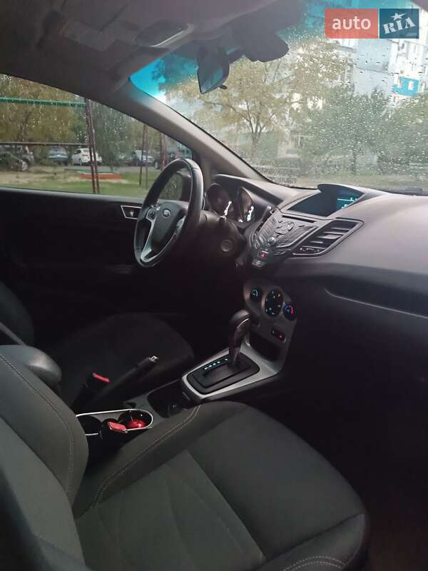 Седан Ford Fiesta 2016 в Кам'янському