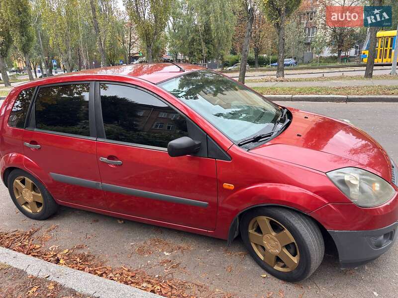 Хэтчбек Ford Fiesta 2008 в 