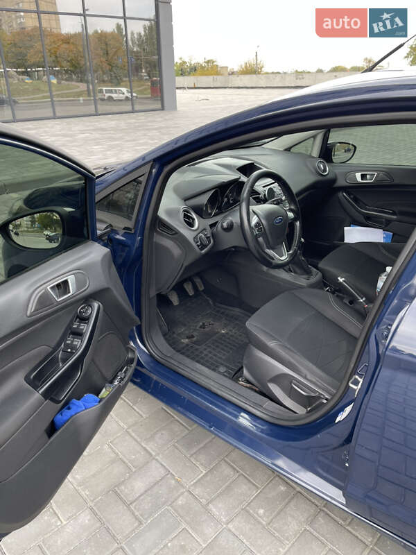 Хэтчбек Ford Fiesta 2016 в Днепре