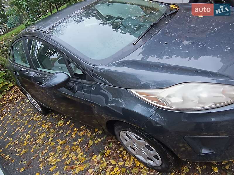 Седан Ford Fiesta 2010 в Киеве