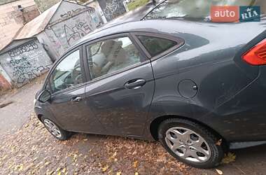 Седан Ford Fiesta 2010 в 