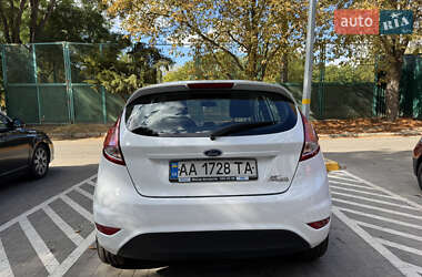 Хэтчбек Ford Fiesta 2017 в 