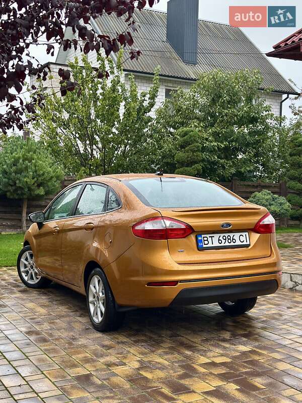 Седан Ford Fiesta 2015 в Виннице