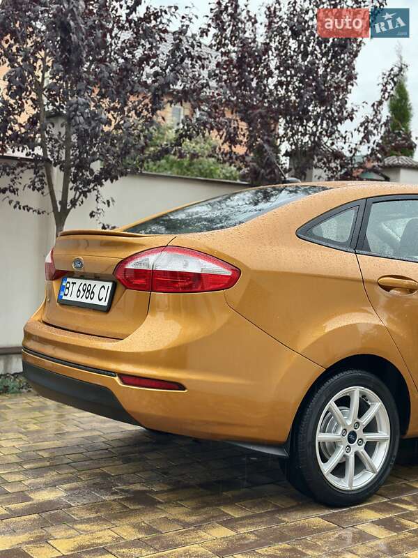 Седан Ford Fiesta 2015 в Виннице