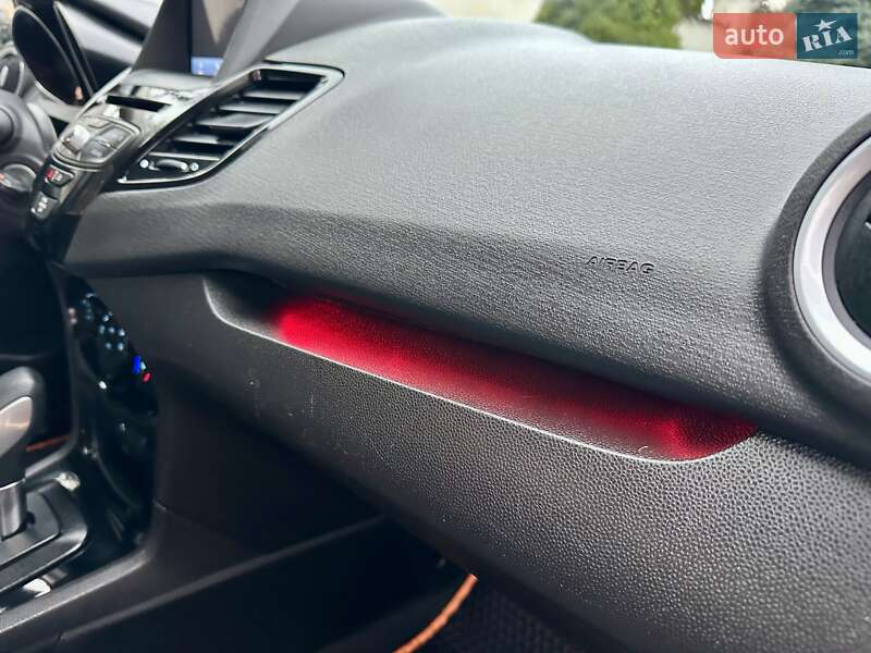 Седан Ford Fiesta 2015 в Виннице