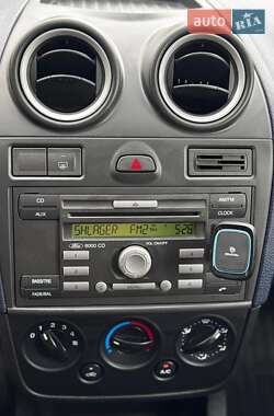 Хэтчбек Ford Fiesta 2007 в 