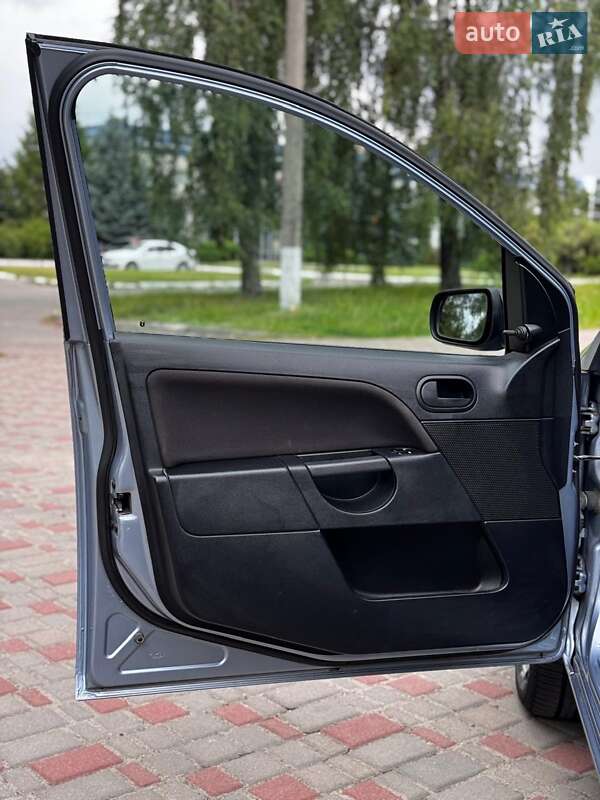 Хэтчбек Ford Fiesta 2007 в Киеве