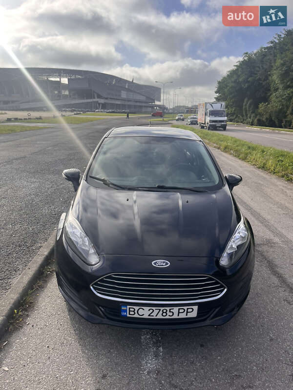 Хэтчбек Ford Fiesta 2015 в Львове