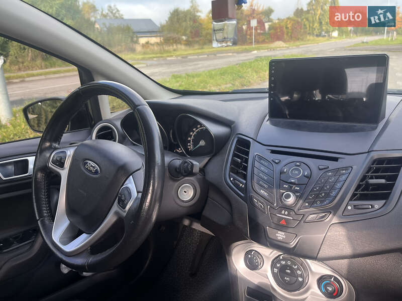 Хэтчбек Ford Fiesta 2015 в Львове