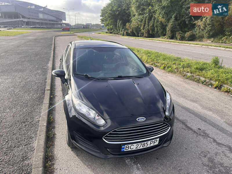 Хэтчбек Ford Fiesta 2015 в Львове