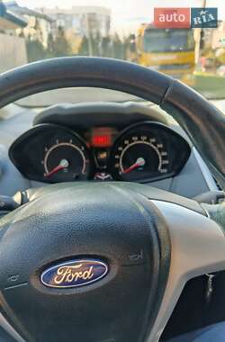 Хэтчбек Ford Fiesta 2011 в 