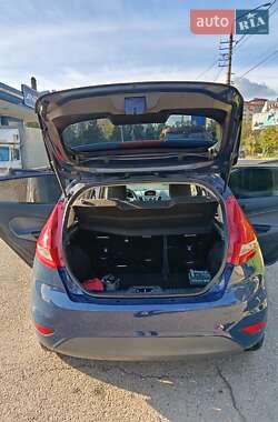 Хэтчбек Ford Fiesta 2011 в 