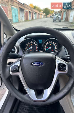 Хетчбек Ford Fiesta 2017 в  фото 19 Хетчбек Ford Fiesta 2017 в