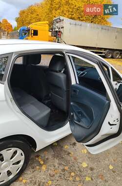 Хэтчбек Ford Fiesta 2012 в 