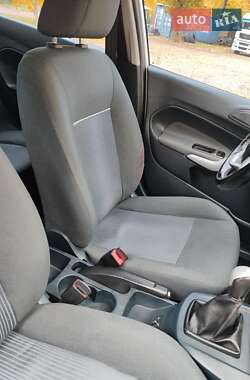 Хэтчбек Ford Fiesta 2012 в 