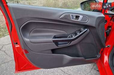 Хэтчбек Ford Fiesta 2013 в 