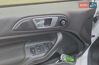 Хэтчбек Ford Fiesta 2016 в 