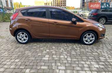 Хэтчбек Ford Fiesta 2015 в 