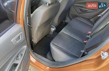 Хэтчбек Ford Fiesta 2015 в 