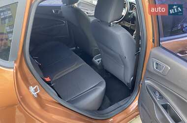 Хэтчбек Ford Fiesta 2015 в 