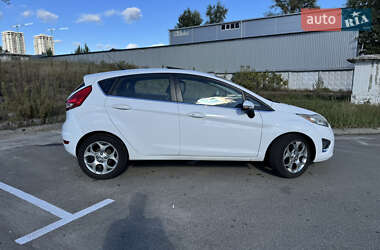 Хэтчбек Ford Fiesta 2012 в 