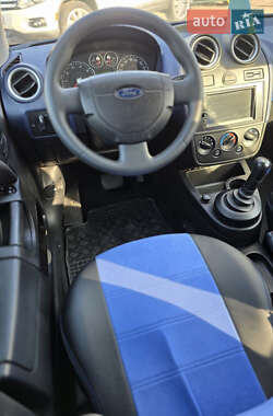 Хетчбек Ford Fiesta 2006 в 