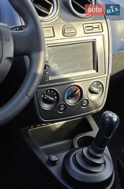 Хетчбек Ford Fiesta 2006 в 