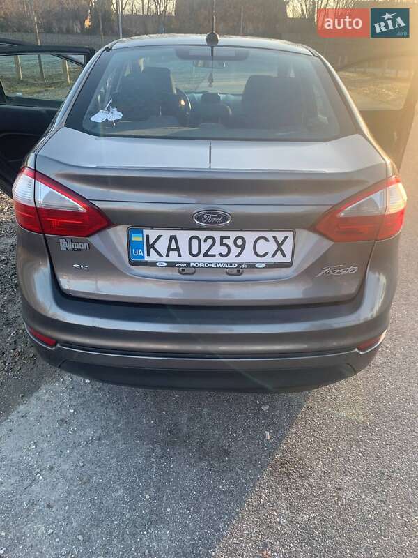 Седан Ford Fiesta 2013 в Олександрії