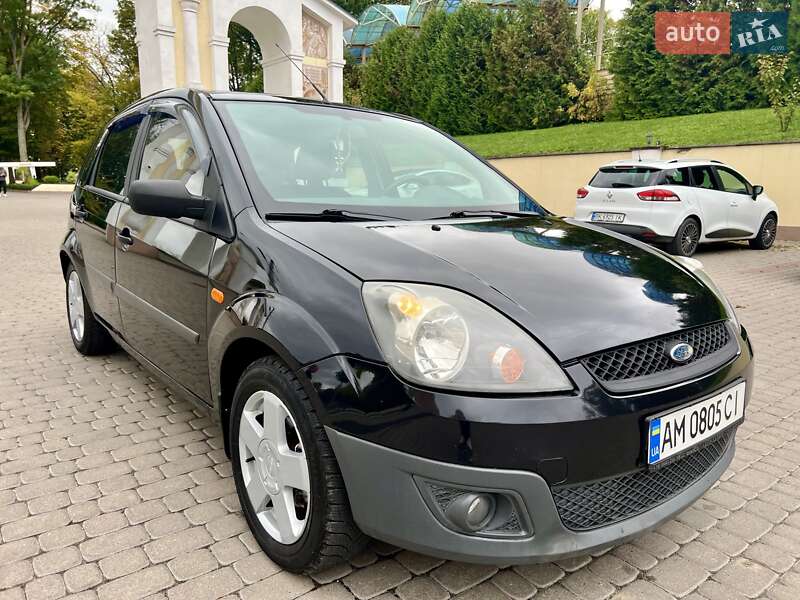 Хэтчбек Ford Fiesta 2008 в Остроге