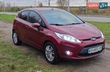 Хэтчбек Ford Fiesta 2011 в 
