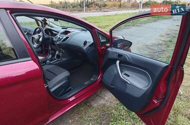 Хэтчбек Ford Fiesta 2011 в 