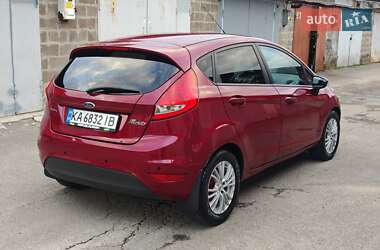 Хэтчбек Ford Fiesta 2011 в 