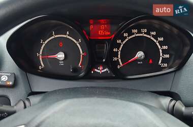 Хэтчбек Ford Fiesta 2011 в 