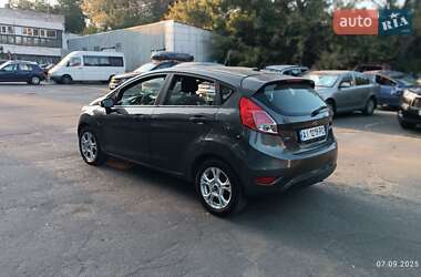 Хэтчбек Ford Fiesta 2016 в 