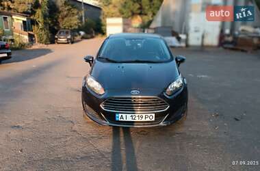 Хэтчбек Ford Fiesta 2016 в 