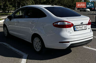 Седан Ford Fiesta 2014 в 
