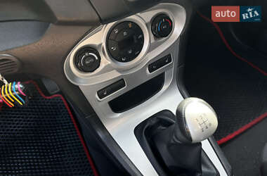 Седан Ford Fiesta 2014 в 