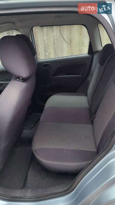 Хэтчбек Ford Fiesta 2006 в Сновске фото 11 Хэтчбек Ford Fiesta 2006 в Сновске