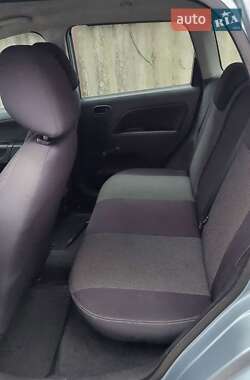 Хетчбек Ford Fiesta 2006 в  фото 11 Хетчбек Ford Fiesta 2006 в