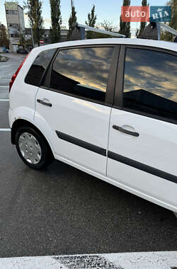 Хэтчбек Ford Fiesta 2007 в 