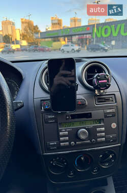 Хэтчбек Ford Fiesta 2007 в 