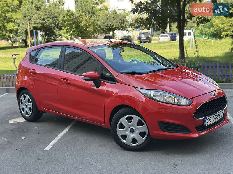Хэтчбек Ford Fiesta 2016 в 