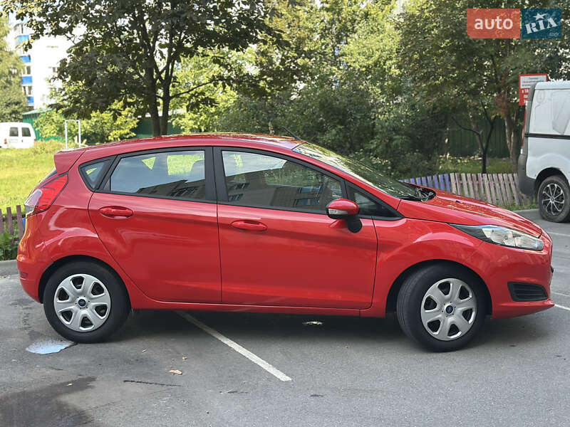 Хэтчбек Ford Fiesta 2016 в Чернигове