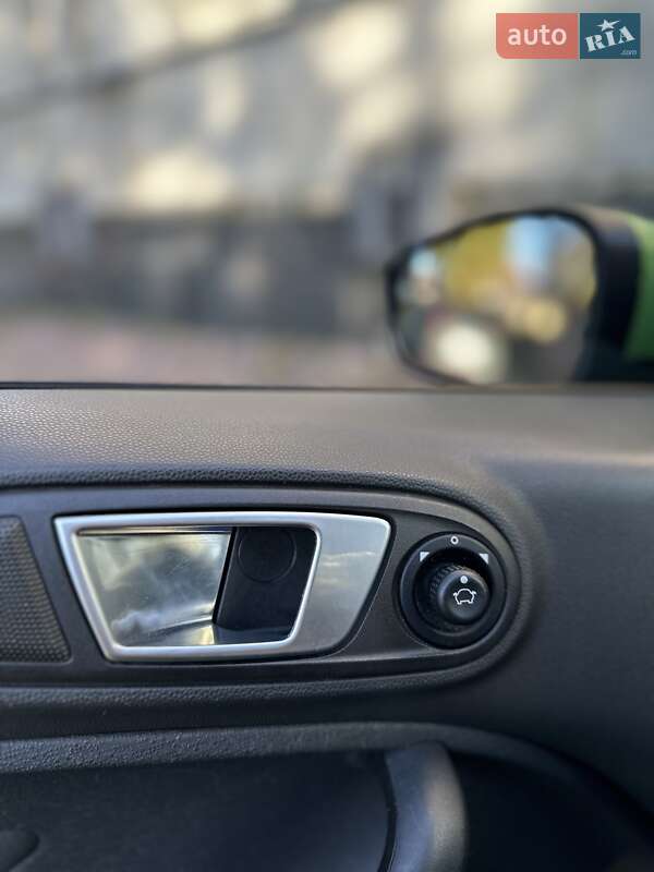 Хетчбек Ford Fiesta 2014 в Сумах