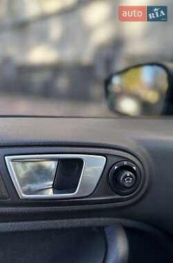 Хэтчбек Ford Fiesta 2014 в 