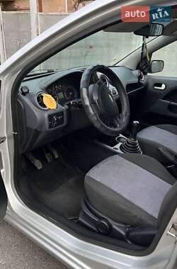 Хетчбек Ford Fiesta 2006 в 